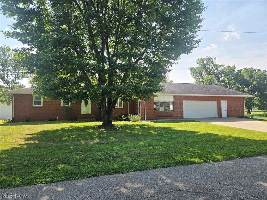 11364 West Avenue, Sandyville, OH 44671
