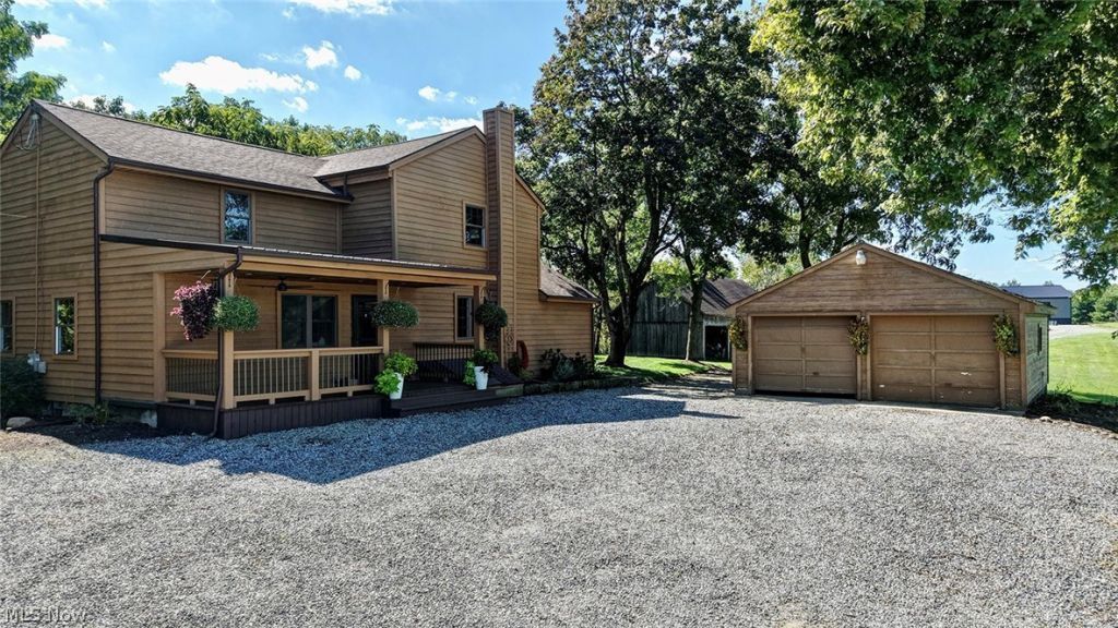 6075 Paris Ave. NW, Louisville, OH 44641